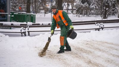 zdjęcie z odśnieżania miasta przez pracowników MPGK w Rzeszowie